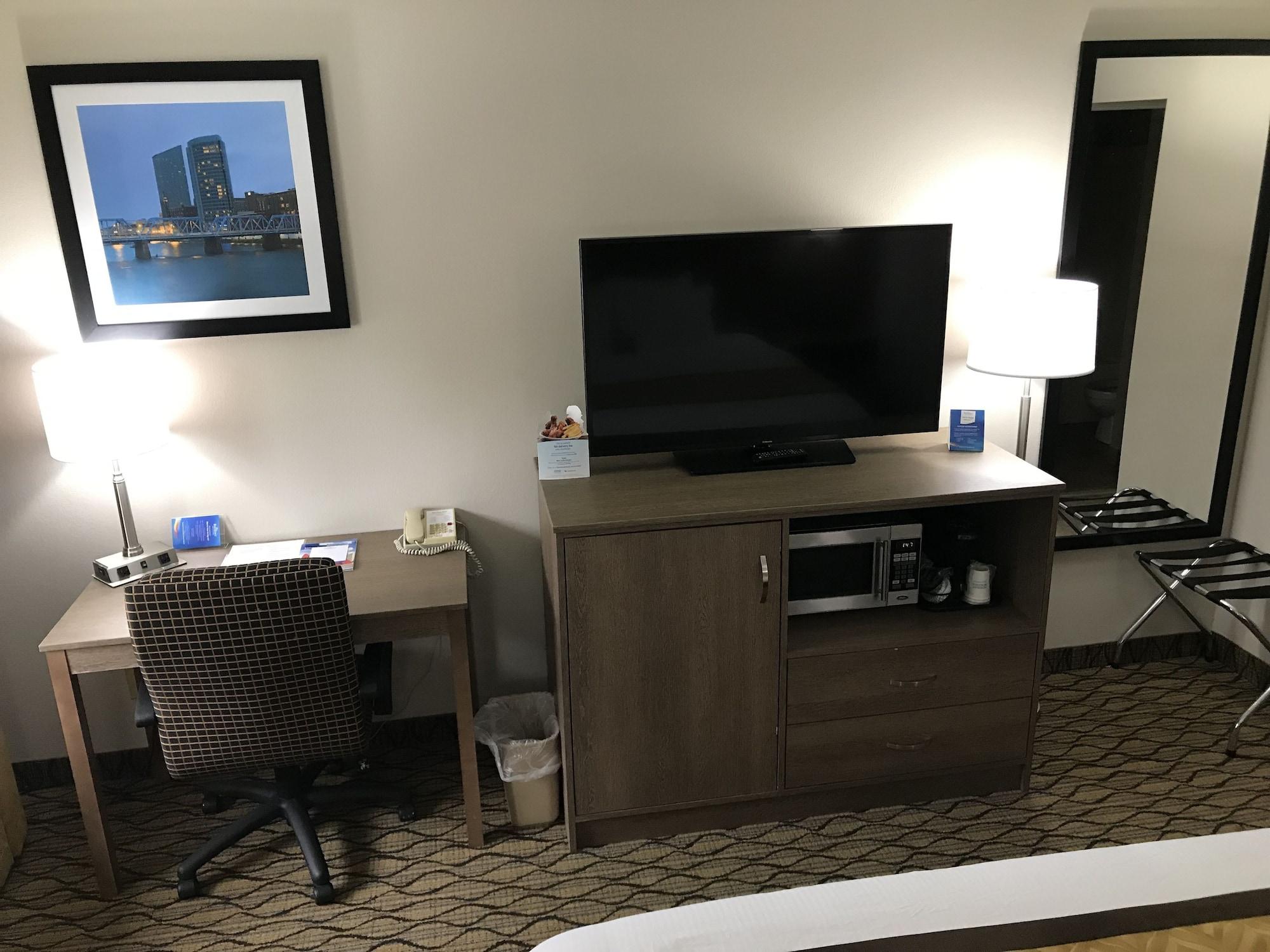 Baymont By Wyndham Grand Rapids Airport Hotel Cascade Eksteriør billede